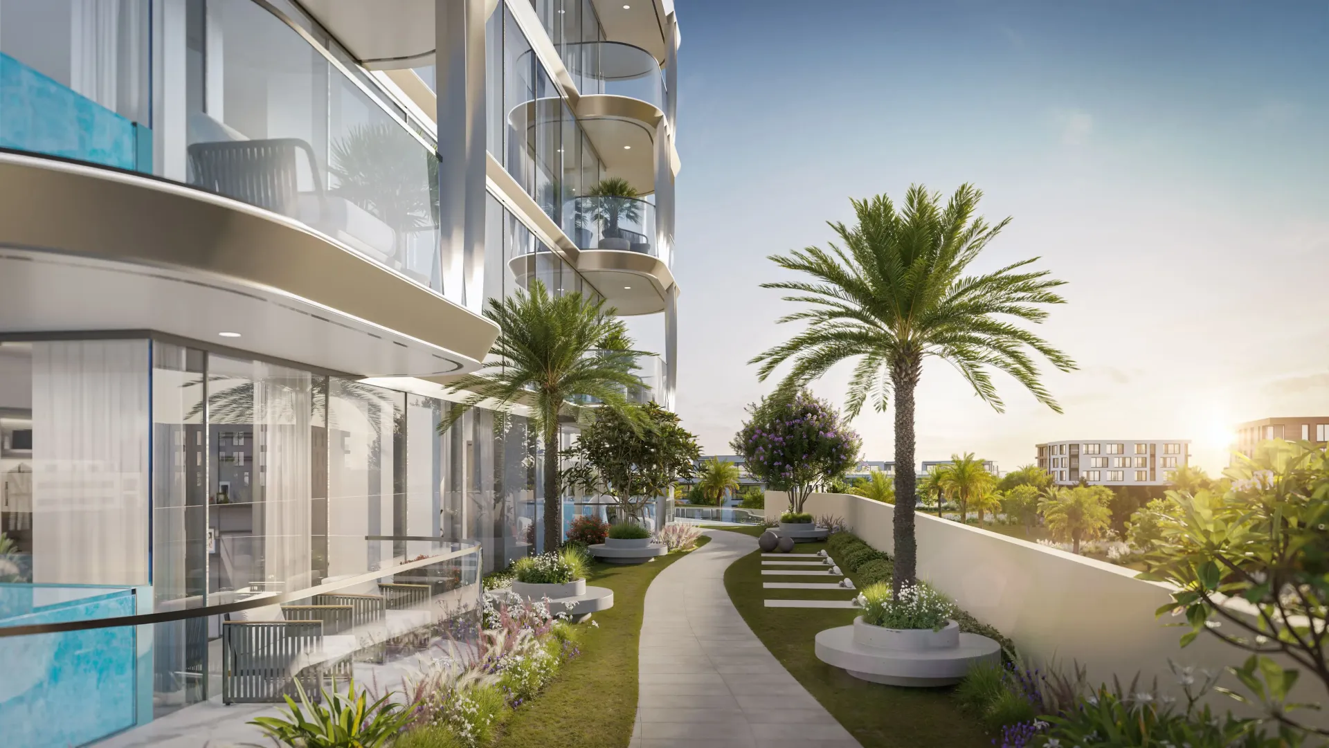 Ocean Bay by SD – balkonai su stiklo turėklais, palmės ir takas